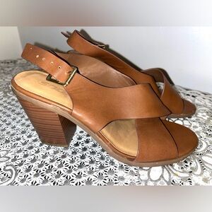 Women Brown Sandals  Size 7 1/2 Man Made Materials No Brand No Tags. Damage pic